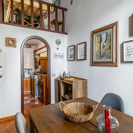 Renaissance Romance - Gem Apartment Florence